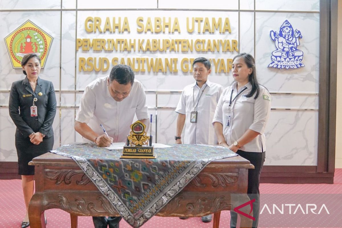 Bupati Gianyar minta peralatan RSUD harus lebih unggul dari swasta