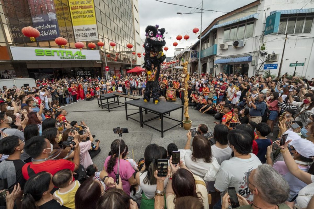 Album Asia: Tari barongsai meriahkan perayaan Imlek di Malaysia