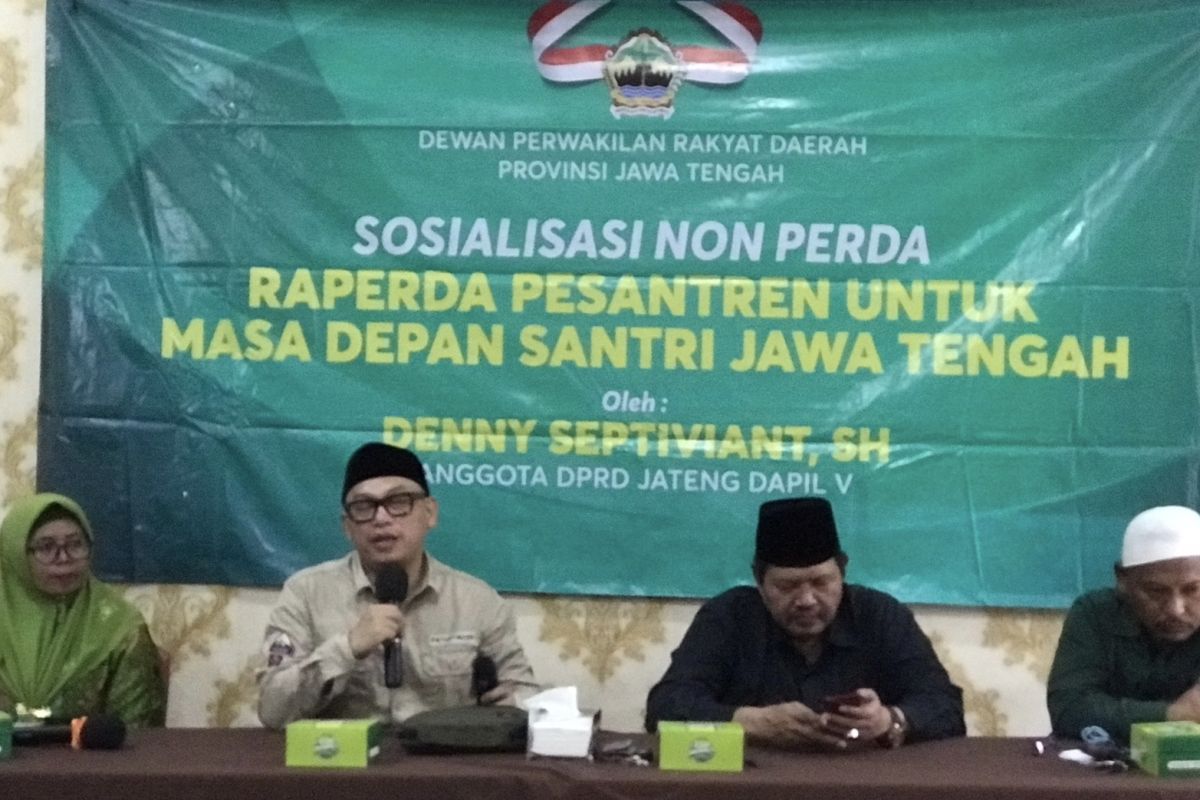 Politikus PKB Jateng sosialisasikan Raperda Pesantren di Grobogan