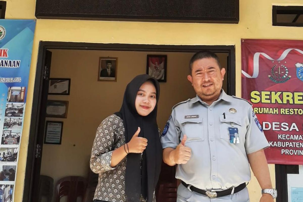 Petugas Jasa Raharja Samsat Saketi Mengunjungi Kantor Desa Kaduronyok Kabupaten Pandeglang