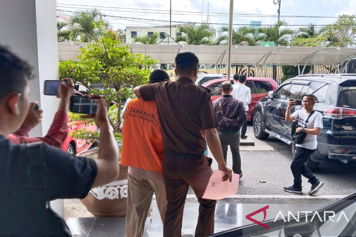 Terseret dugaan korupsi BJB cabang Pekanbaru, oknum ASN di Setwan Riau jadi tahanan jaksa