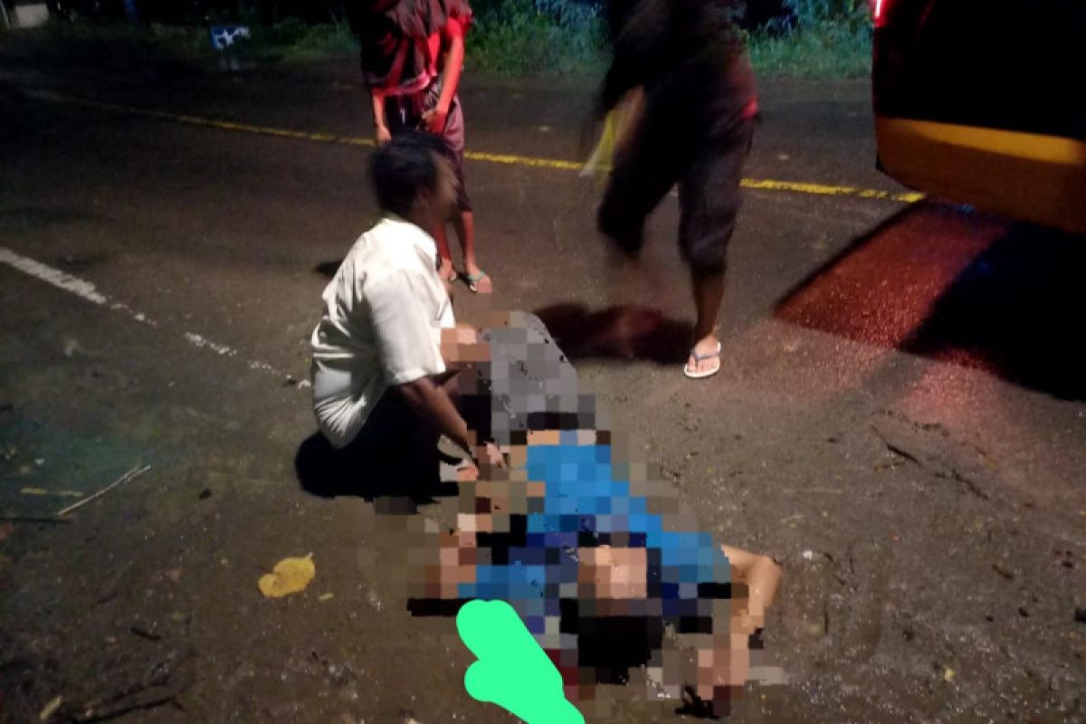 Seorang pedagang bakso terkapar di jalan raya Kuta Mandalika