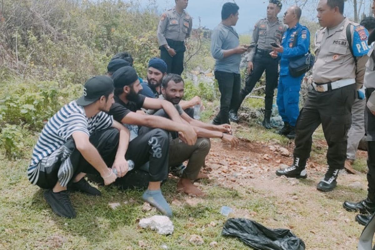 Polisi menjerat empat ABK asal Sulawesi dengan pasal penyelundupan manusia