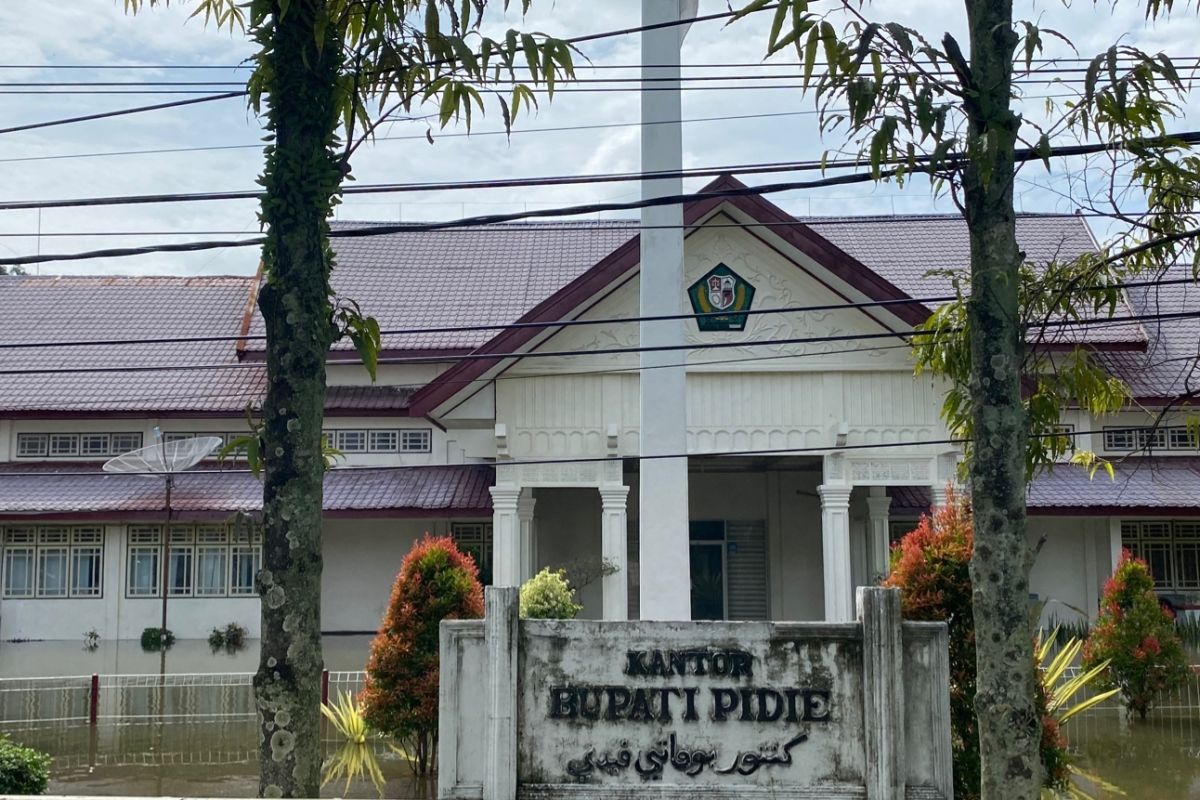 Kantor Bupati Pidie terendam banjir, aktivitas ikut terdampak