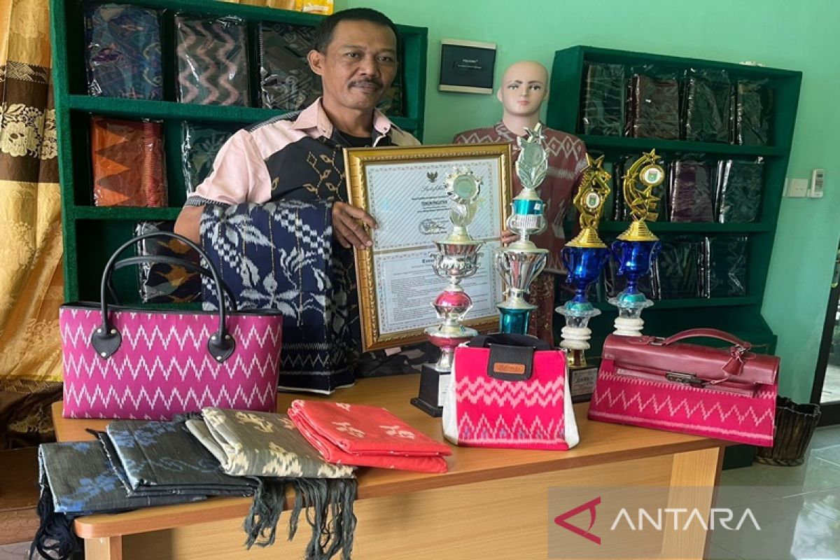 Aziz sukses membawa kain tenun Pagatan sebagai warisan budaya nasional