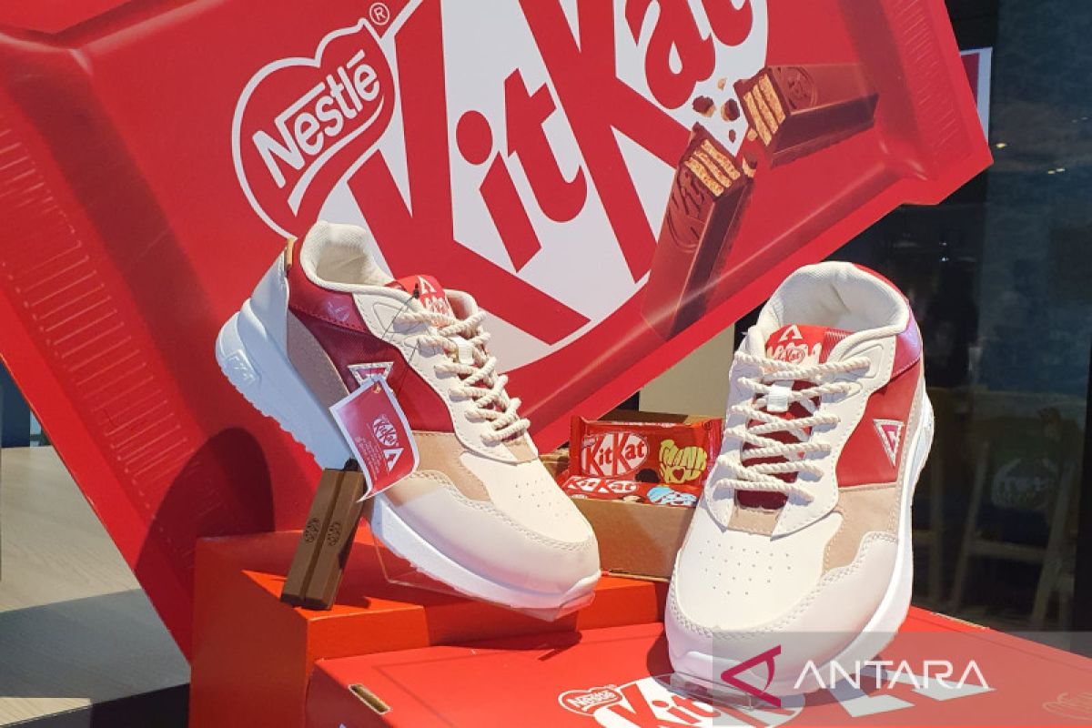 Kitkat gaet Aerostreet rilis sepatu edisi khusus sambut "valentine"