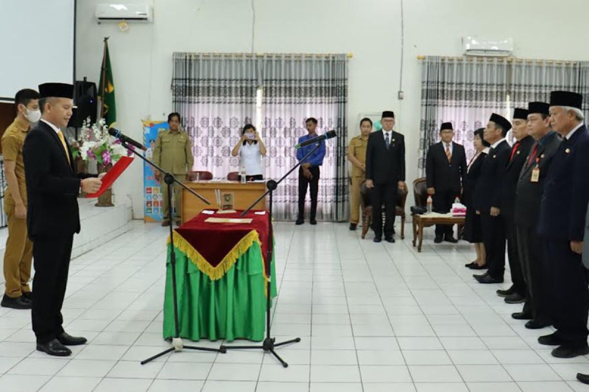 Sekda Gumas jadi Staf Ahli, Bupati lantik belasan pimpinan tinggi pratama