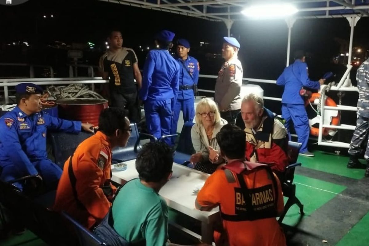 Tim SAR evakuasi kapal yacht asal Finlandia yang terdampar di Sumenep