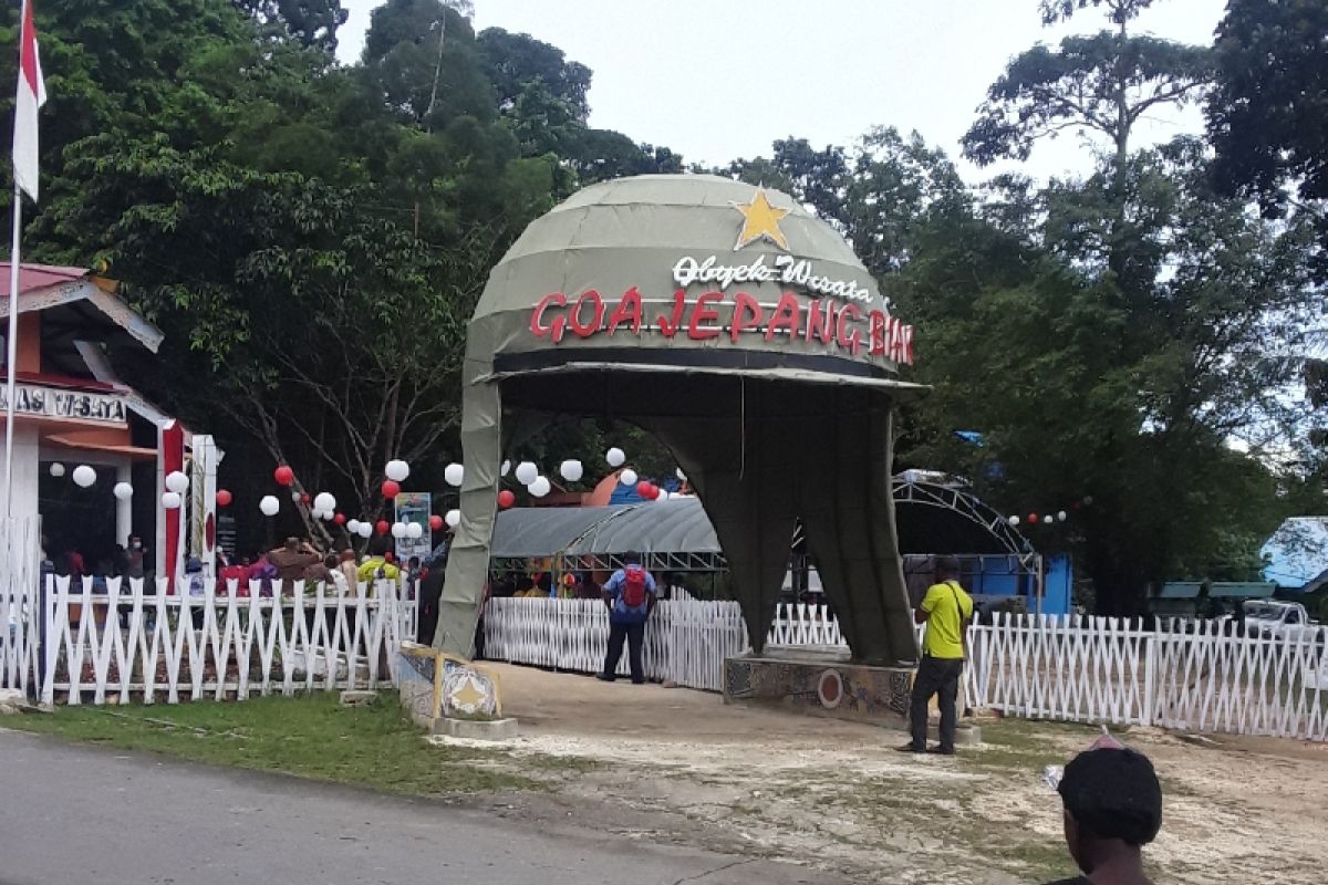 Lembaga adat Saereri mendukung Sail Teluk Cenderawasih