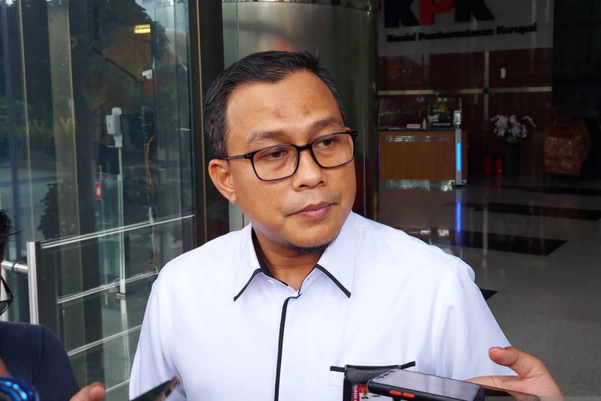 KPK panggil dua pejabat Kabupaten Marowali Utara sebagai saksi