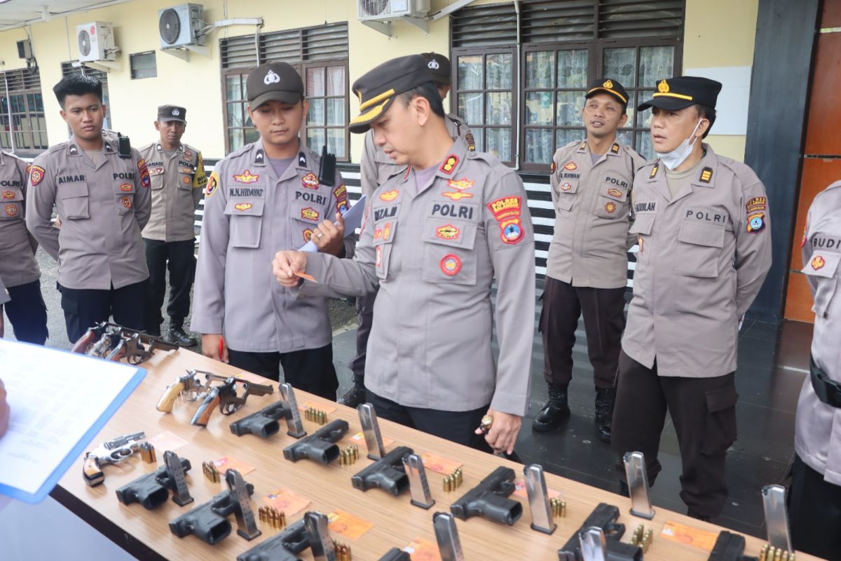 Kapolres tegur anggota yang tidak merawat senpi dan ranmor