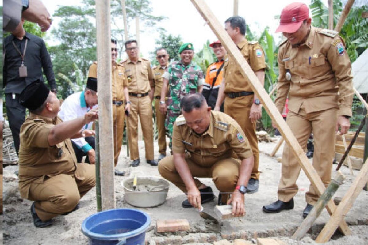 Pemkab Lampung Selatan dan Baznas berkolaborasi perbaiki rumah roboh di Kecamatan Sragi