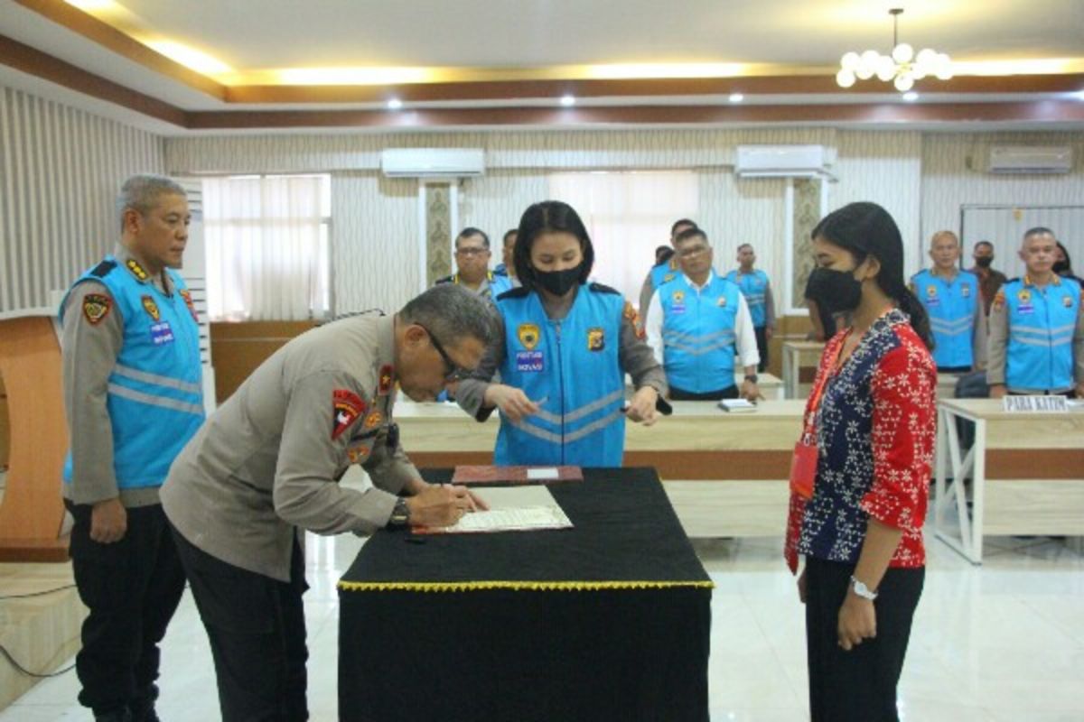 Polda Sulut gelar penandatanganan pakta integritas penerimaan SIPSS