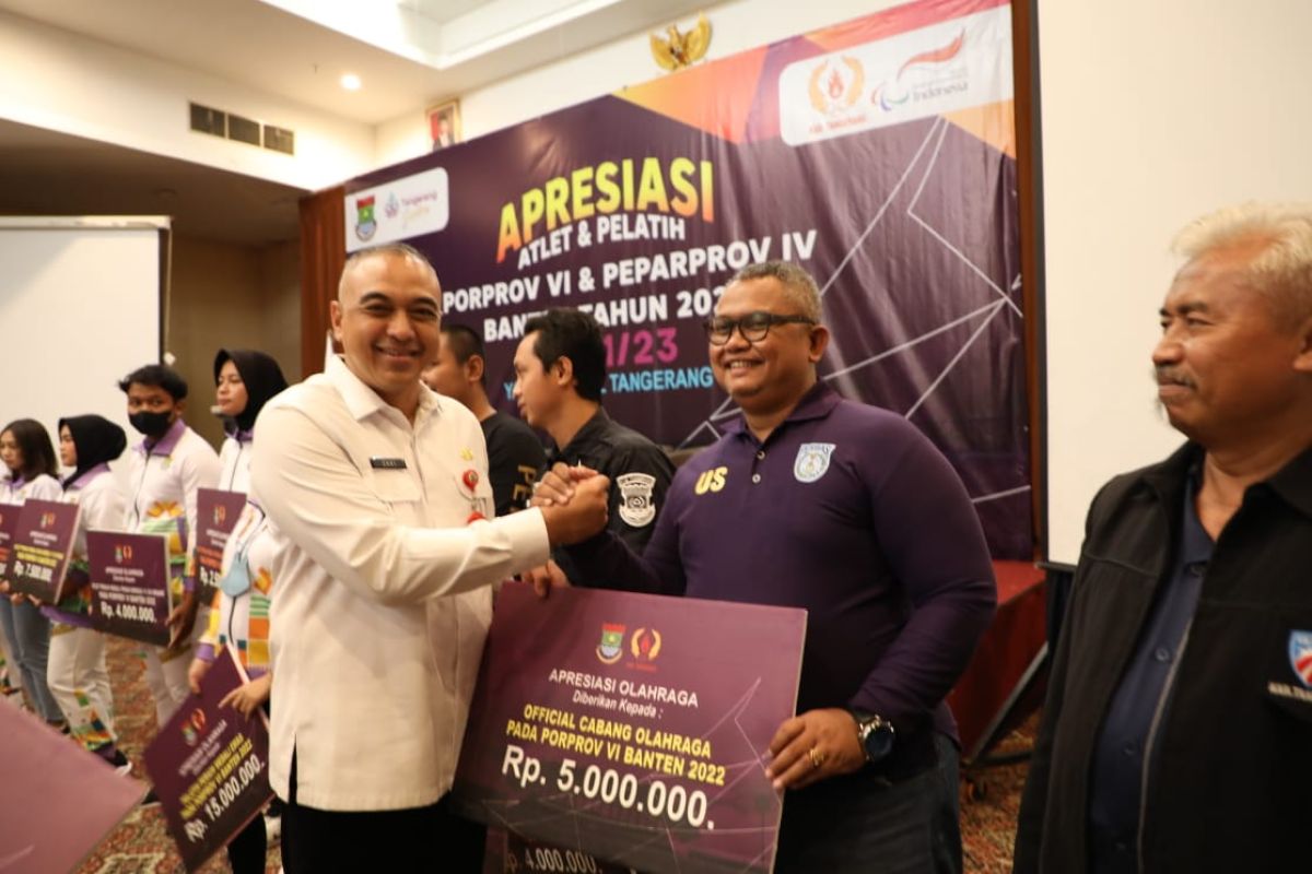 Bupati Tangerang serahkan bonus kepada atlet dan pelatih