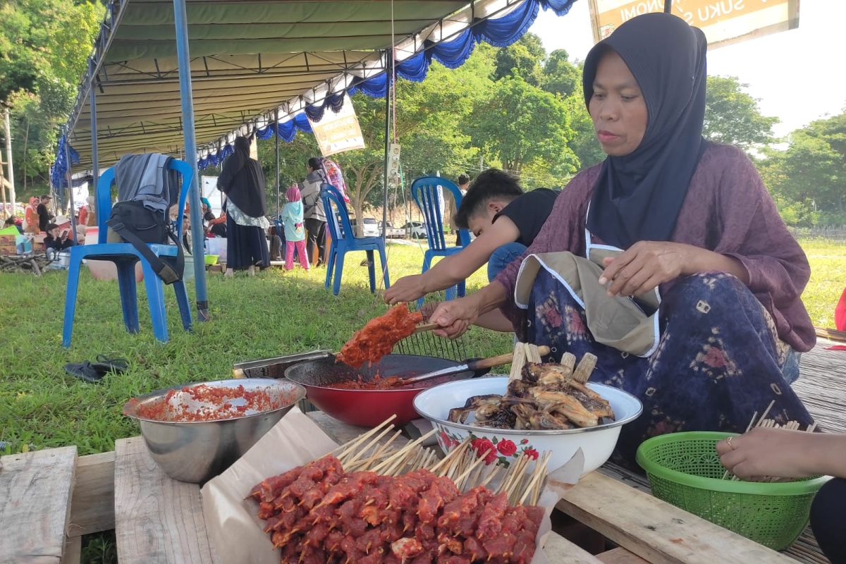 Dispar Lombok Barat mempromosikan kuliner daerah di Festival Gastronomi