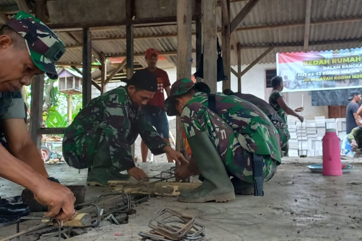 TNI bedah rumah warga kurang mampu di Renteng Lombok Tengah