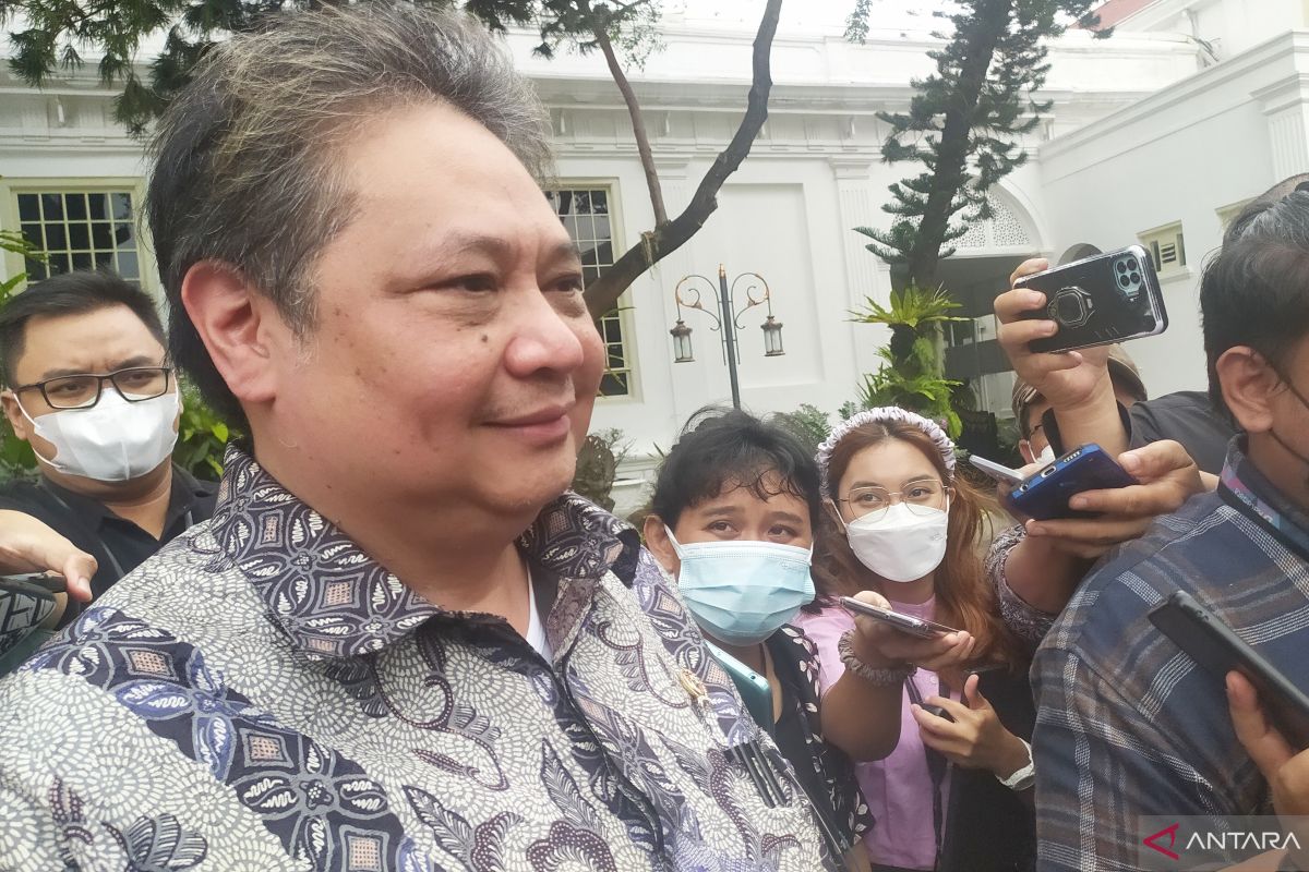 Airlangga bicara soal politik di tengah isu "reshuffle"