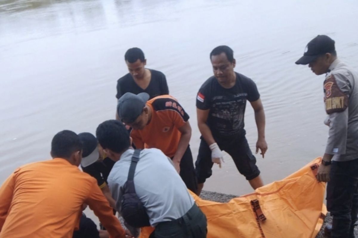 Penemuan mayat perempuan di Sungai Indragiri hebohkan warga