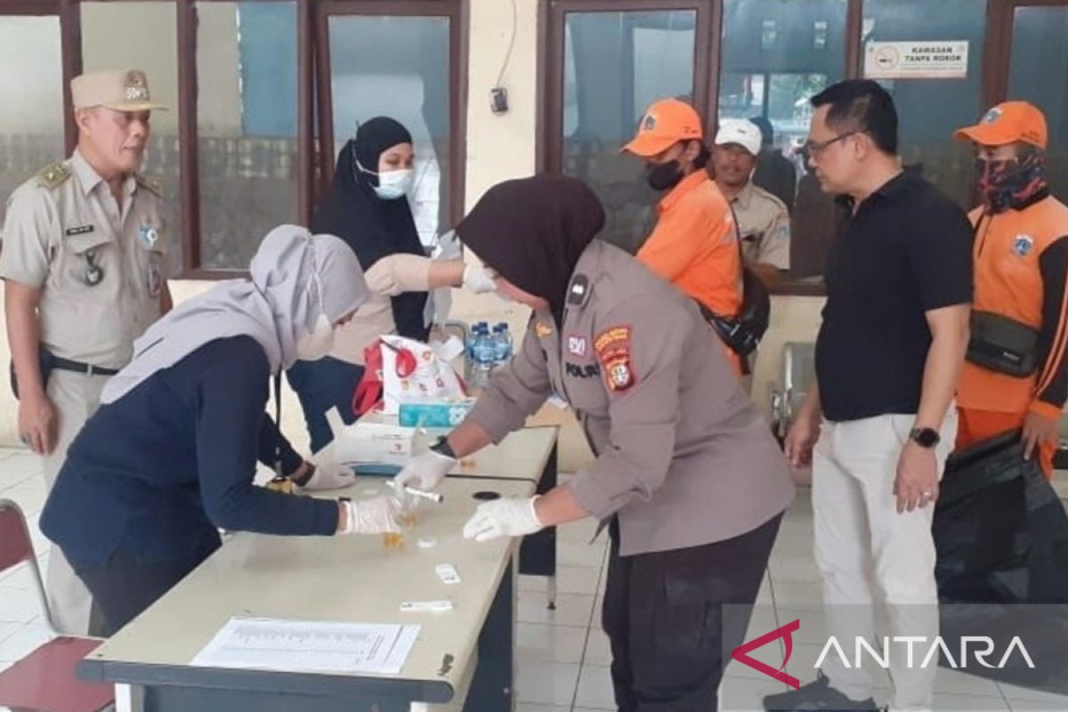 93 petugas PPSU Kelurahan Ciracas jalani tes narkoba