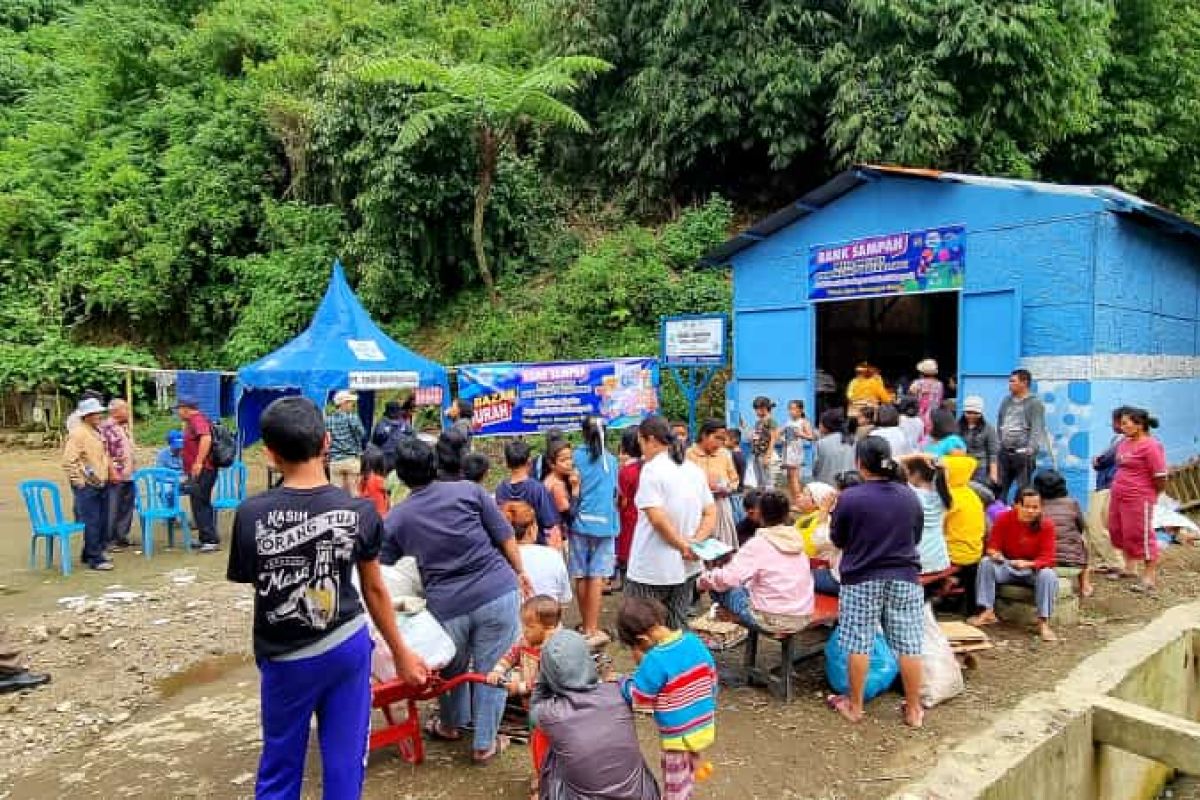 Masyarakat Gundaling 1, Berastagi tukar sampah dengan sembako