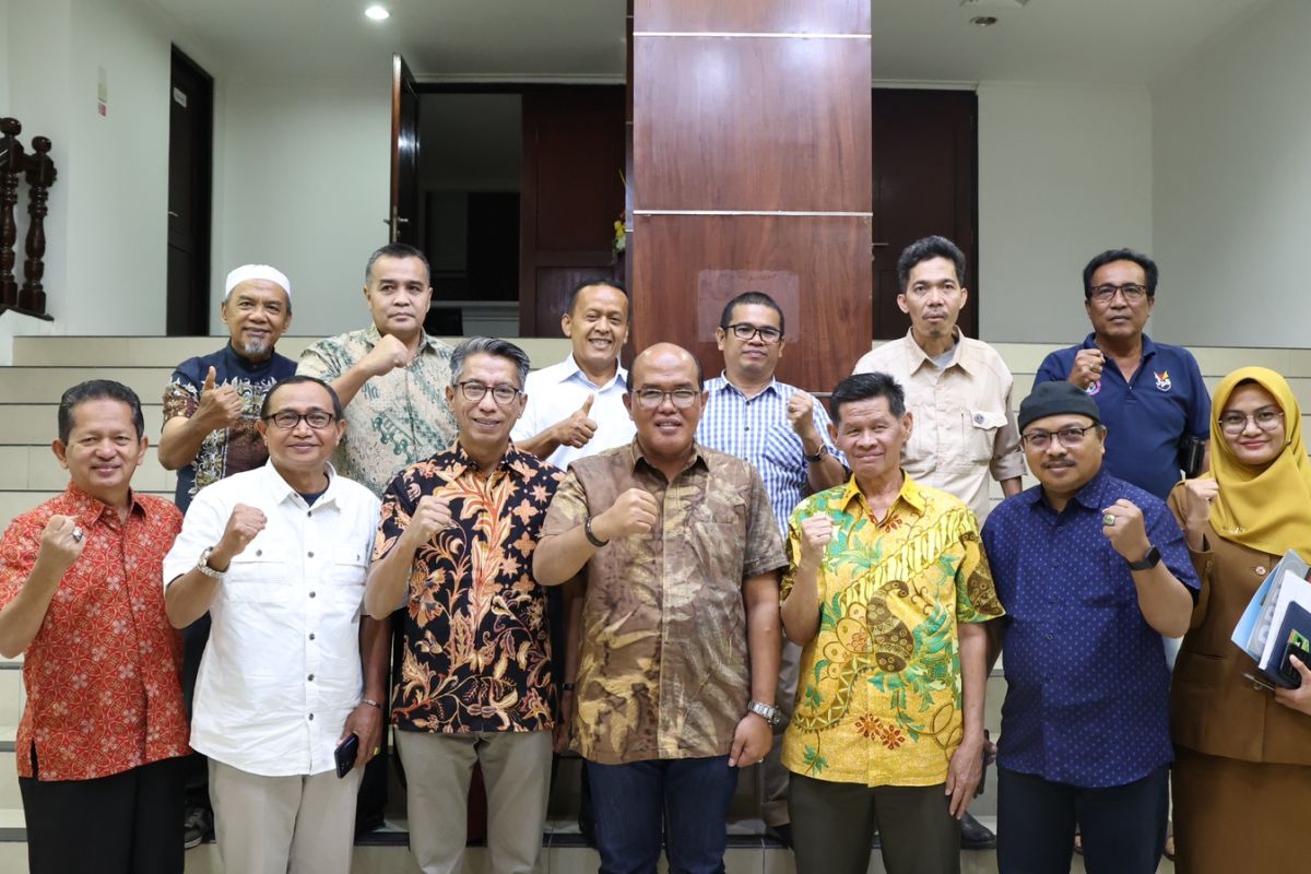 Ketua DPRD Sumbar minta wartawan profesional junjung kode etik jurnalistik