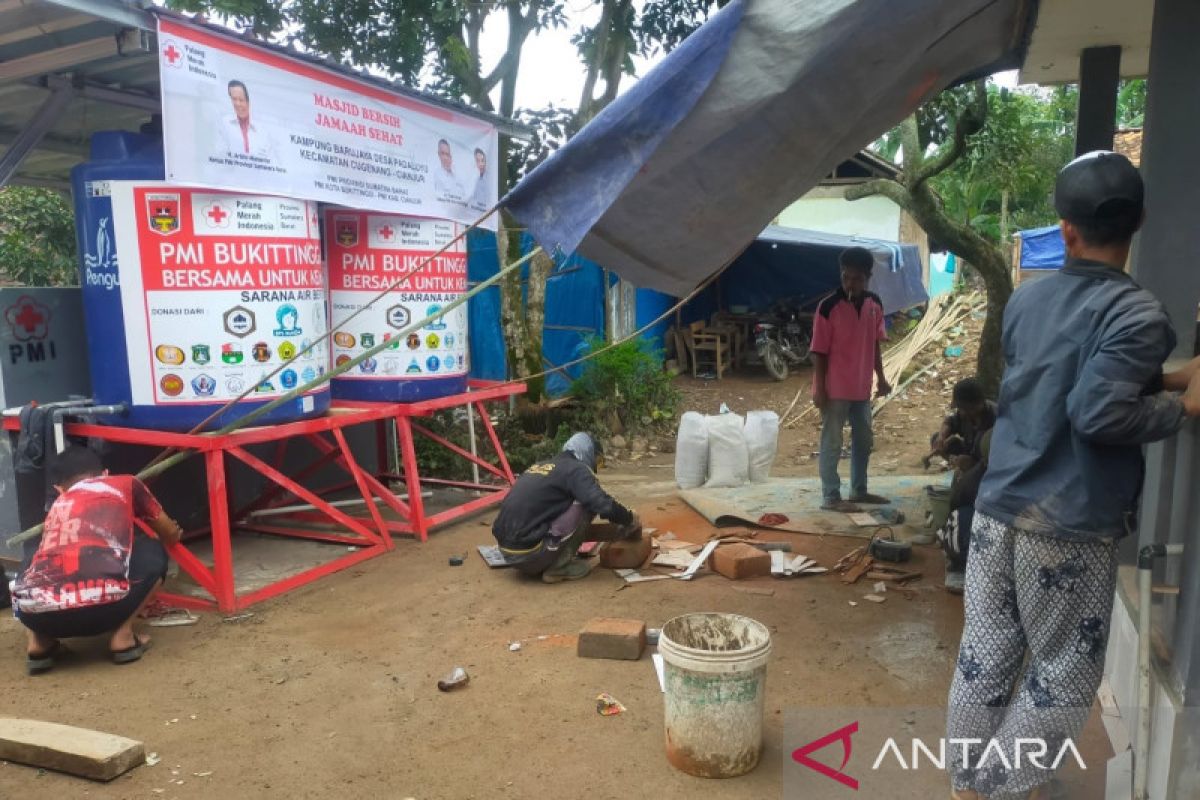 PMI Bukittinggi bantu pipanisasi air bersih bagi korban gempa Cianjur