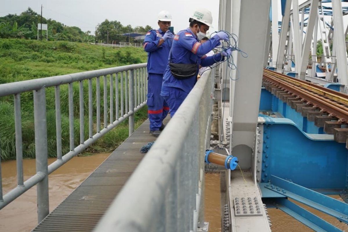 Dinas Lingkungan Hidup Kota Madiun uji kualitas air sungai