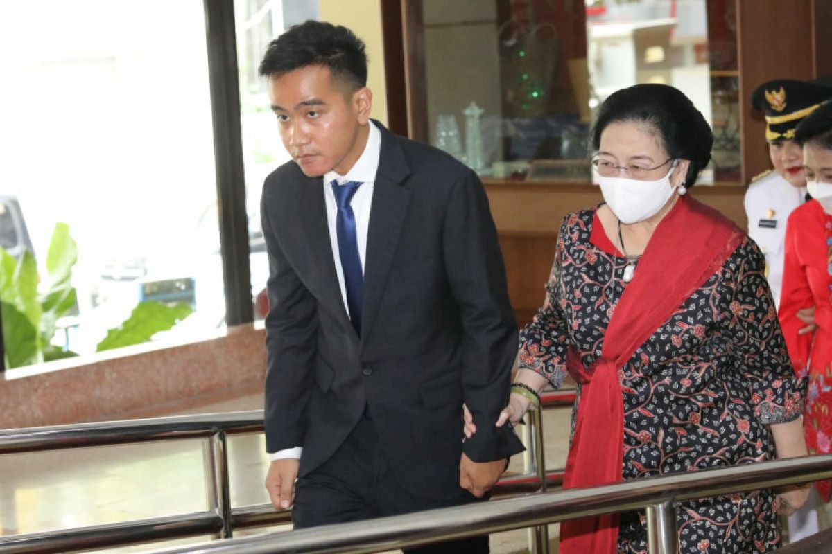 Gibran rahasiakan pembicaraan dengan Ketua Umum PDIP Megawati saat di Semarang