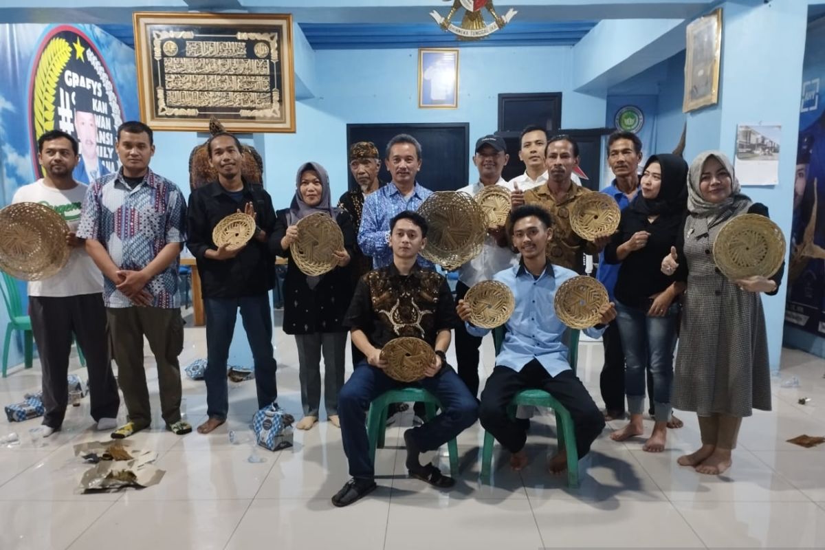 DPRD Banten apresiasi program ekonomi kreatif Sanggar Saung Lidi Pandeglang