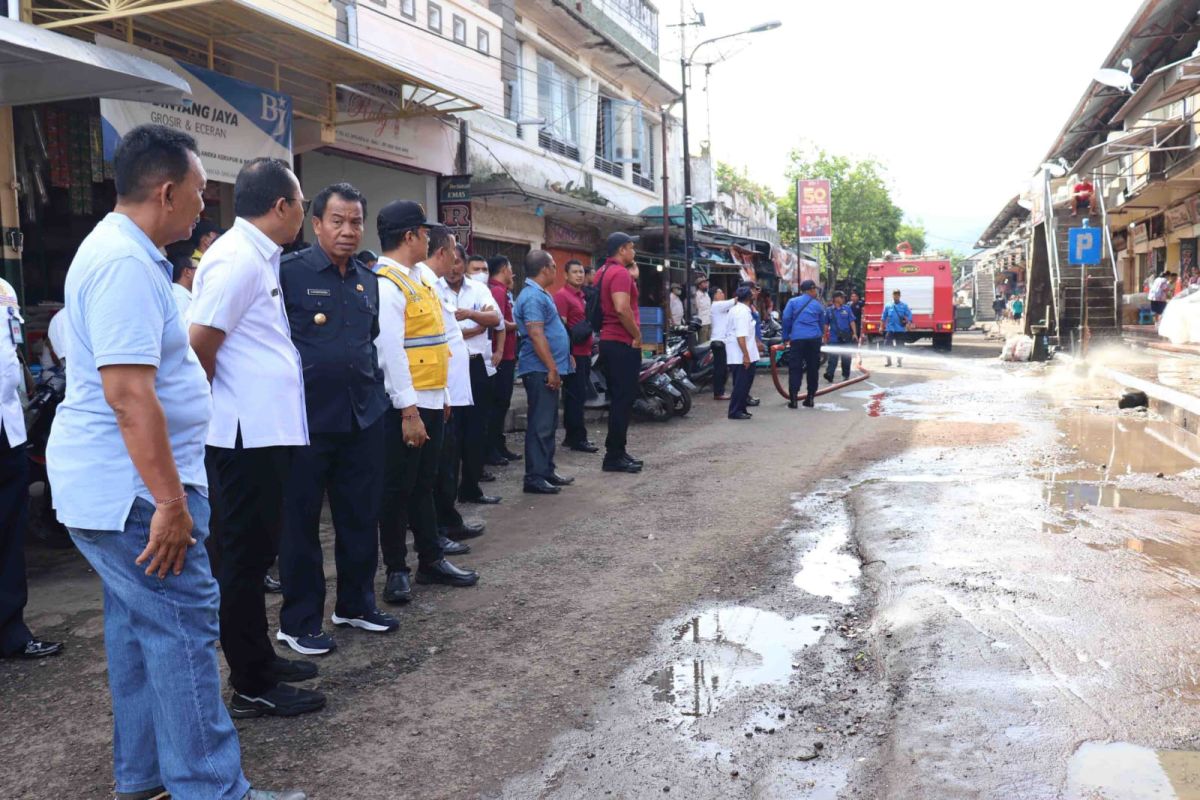 Bupati Buleleng puji masyarakat bersihkan pasar untuk sambut Presiden