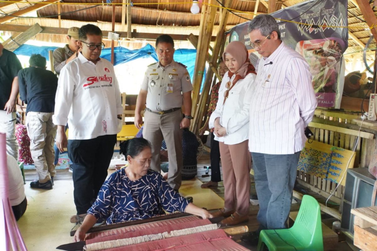 Wamentan apresiasi agrikultur pembuatan kain tenun Sekomandi