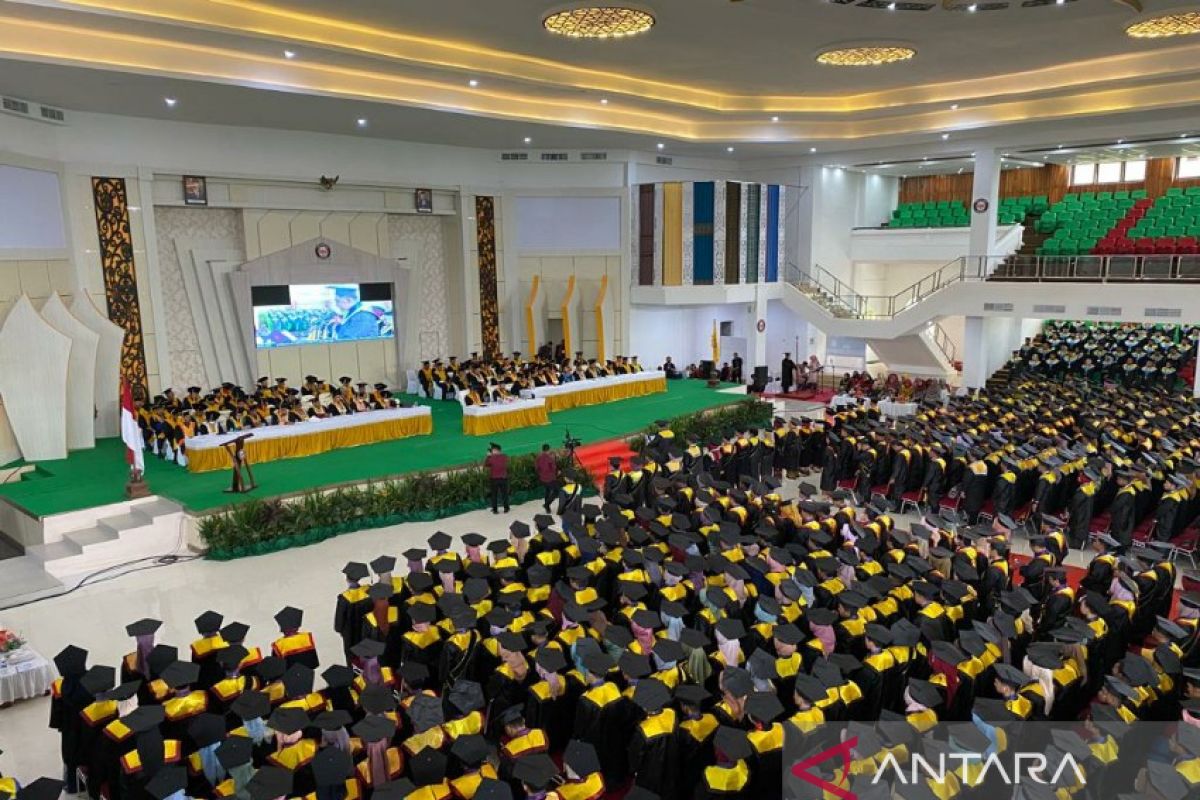 Universitas Halu Oleo Kendari mewisuda 1.330 lulusan