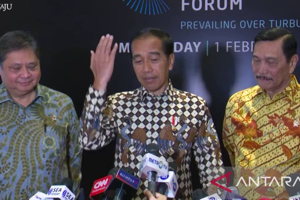 Jokowi ingatkan semua pihak tetap waspada meski tekanan ekonomi global mereda