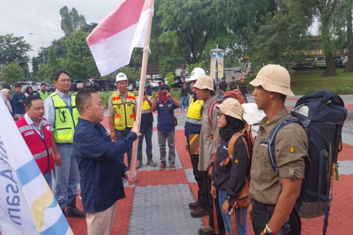 Bukit Asam lepas tim ekspedisi ke enam gunung