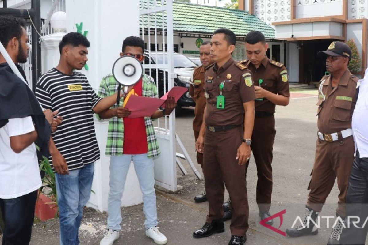 Kejati maluku didesak tangani kasus korupsi dana COVID-19 dobo