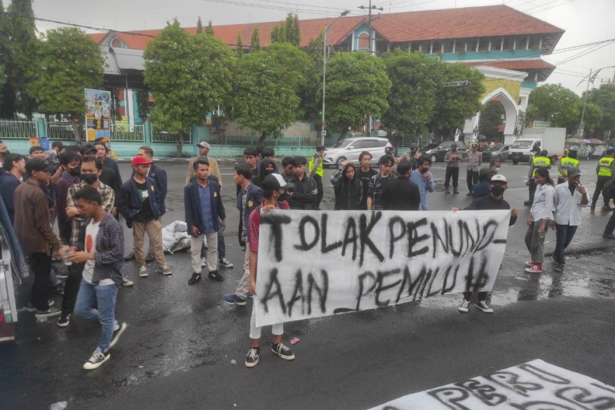 Aliansi Mahasiswa Jatim tolak presiden tiga periode dan penundaan pemilu