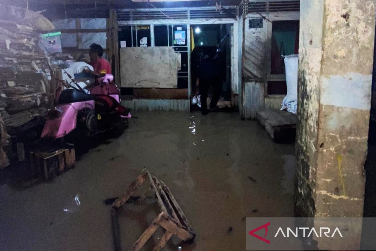 Sungai Tapin meluap, kawasan kota mulai kebanjiran