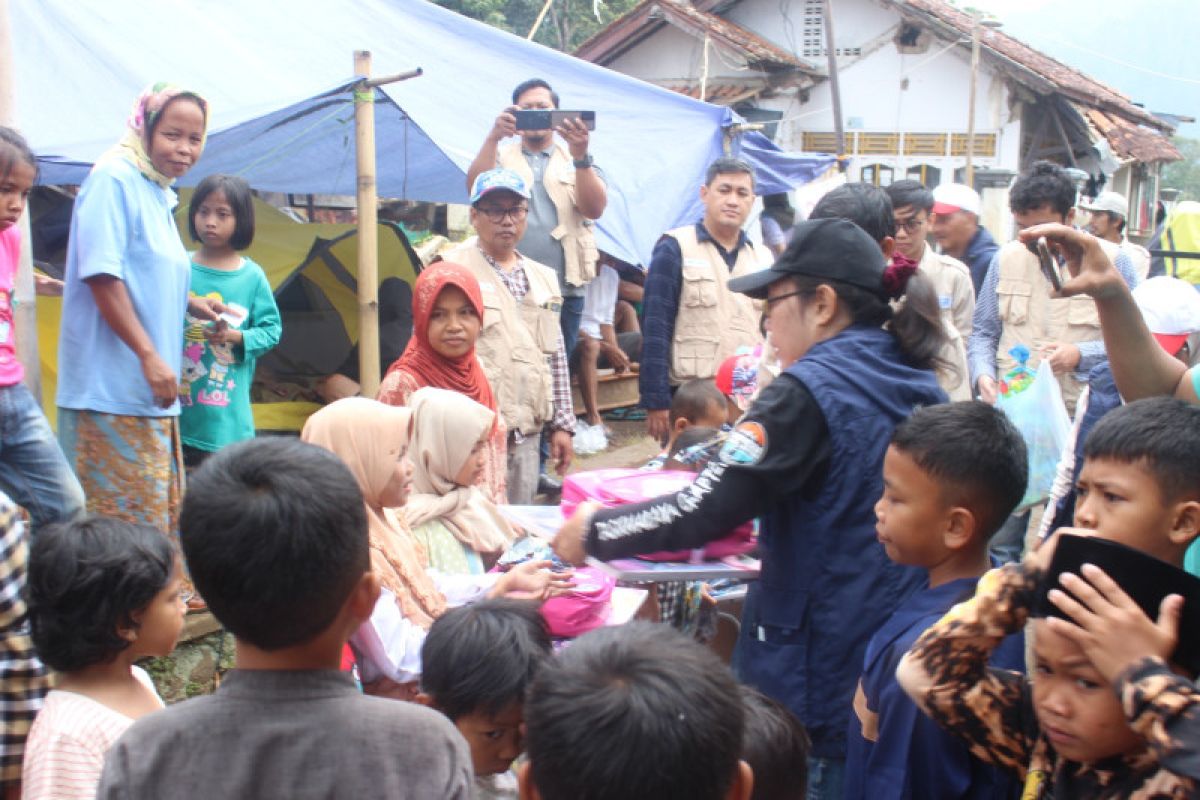 Perusahaan migas serahkan bantuan untuk korban gempa Cianjur