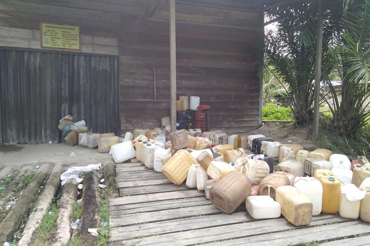 Pemkab Simeulue Aceh minta penambahan kuota minyak tanah