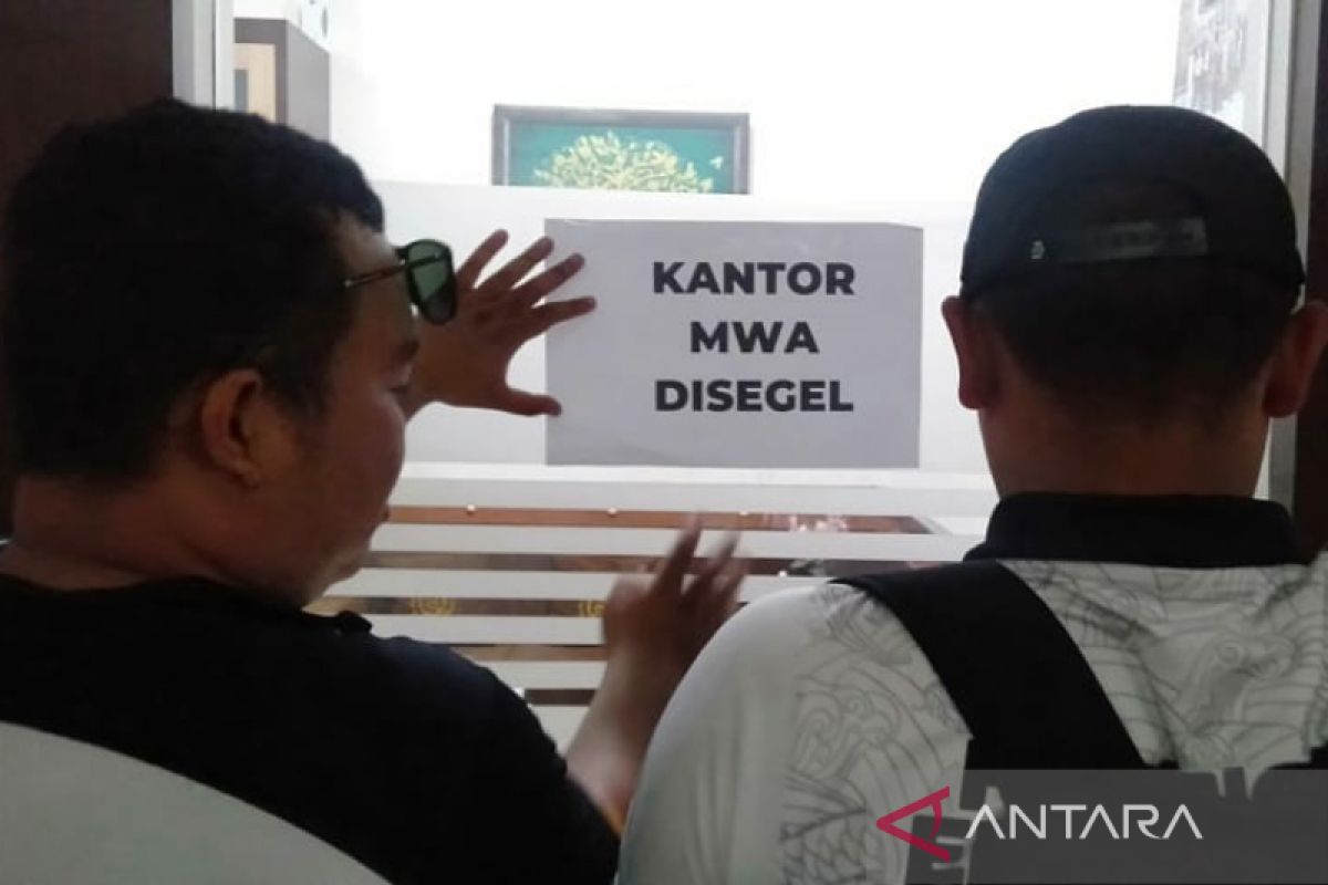 Kisruh di UNS, ratusan mahasiswa FKOR demo tuntut penjelasan somasi dari MWA