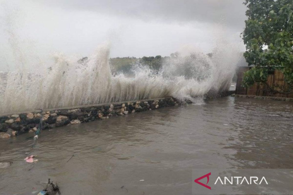 Waspadai potensi rob landa pesisir tujuh pulau di NTT beberapa hari ke depan