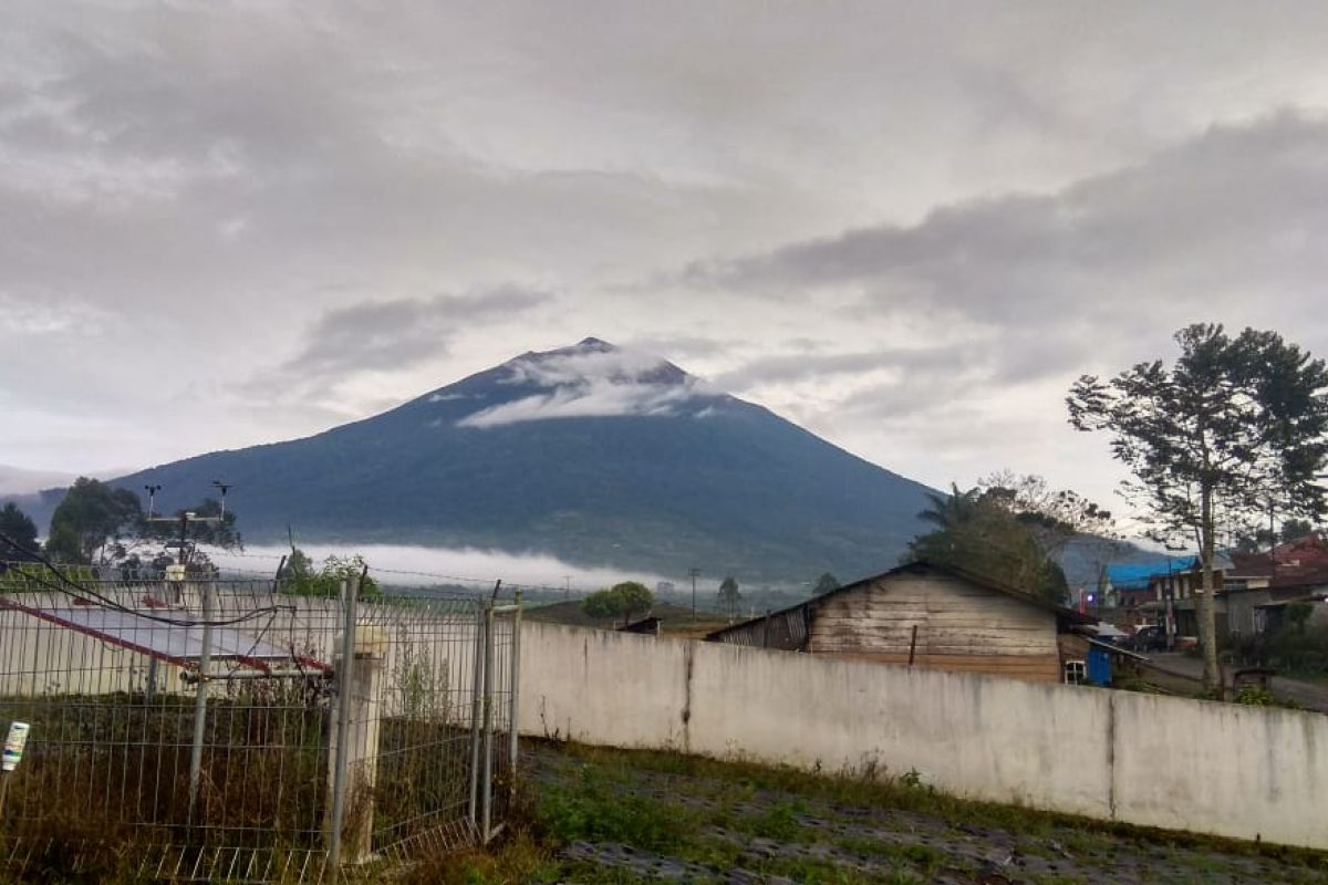 Gunung Kerinci kembali alami erupsi dan gempa tremor