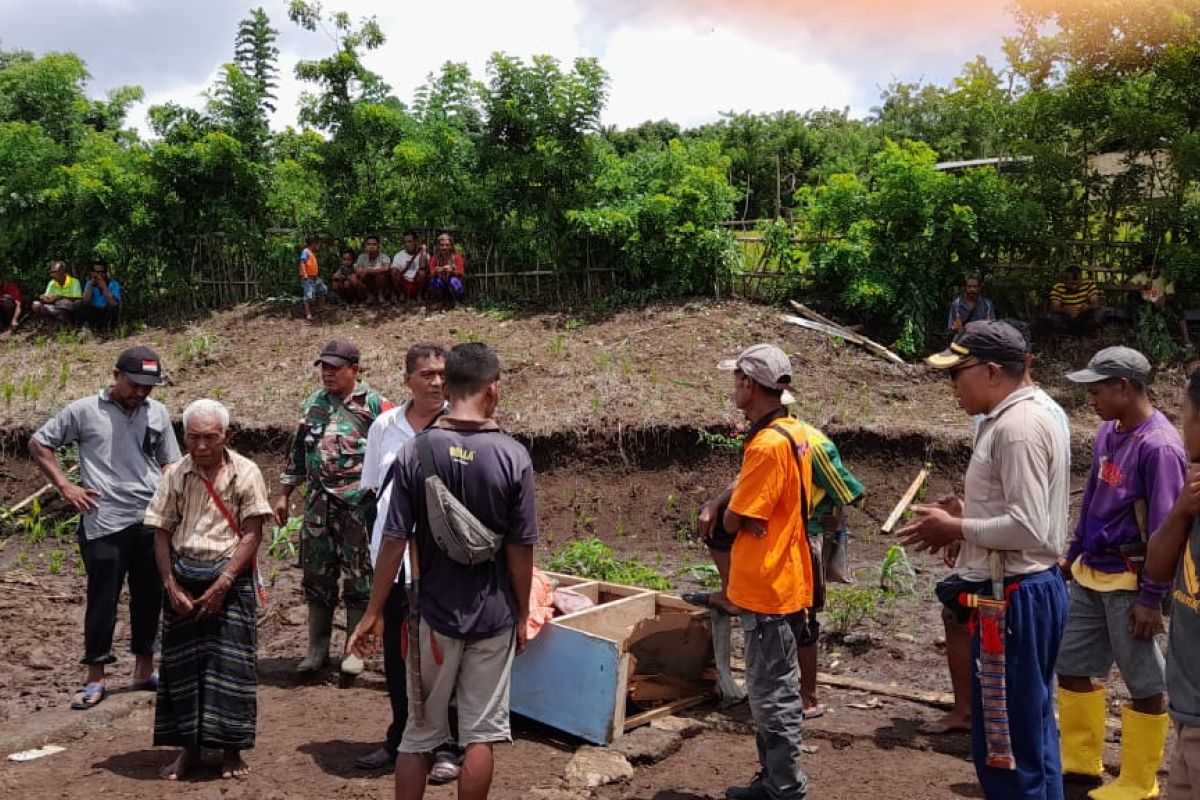 Pemkab Nagekeo salurkan bantuan bagi korban puting beliung