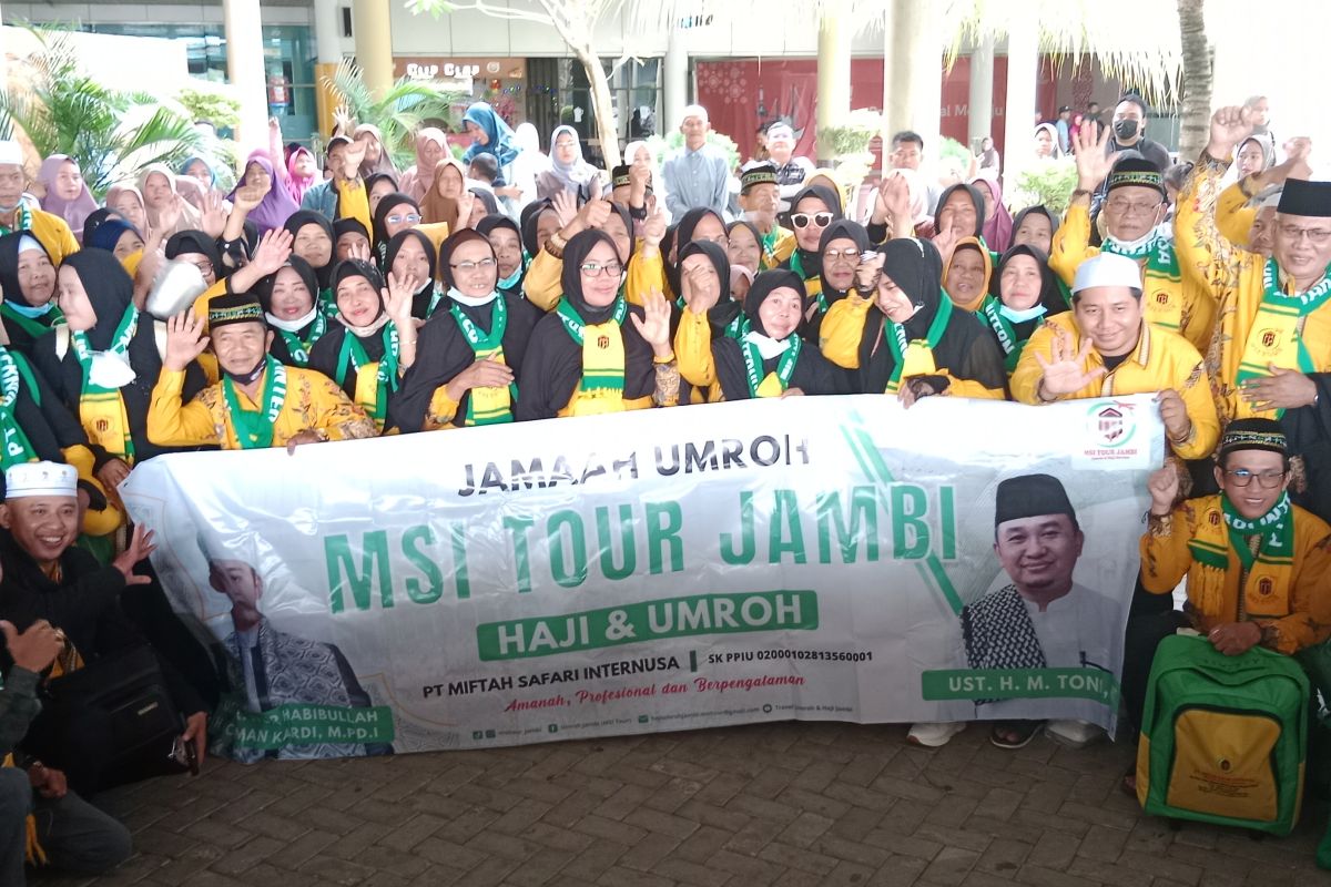 MSI Tour Jambi berangkatkan 90 jamaah umroh