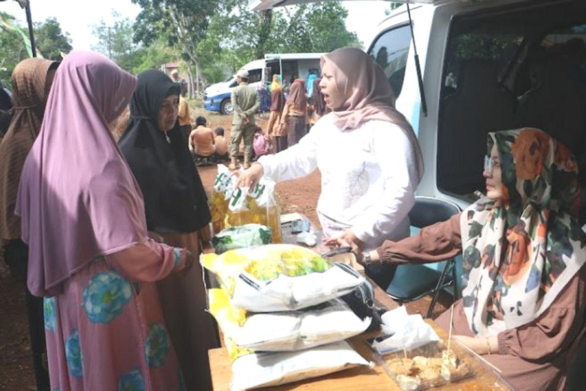 Diskopdag Tanah Laut gelar pasar murah di Desa Batu Tungku