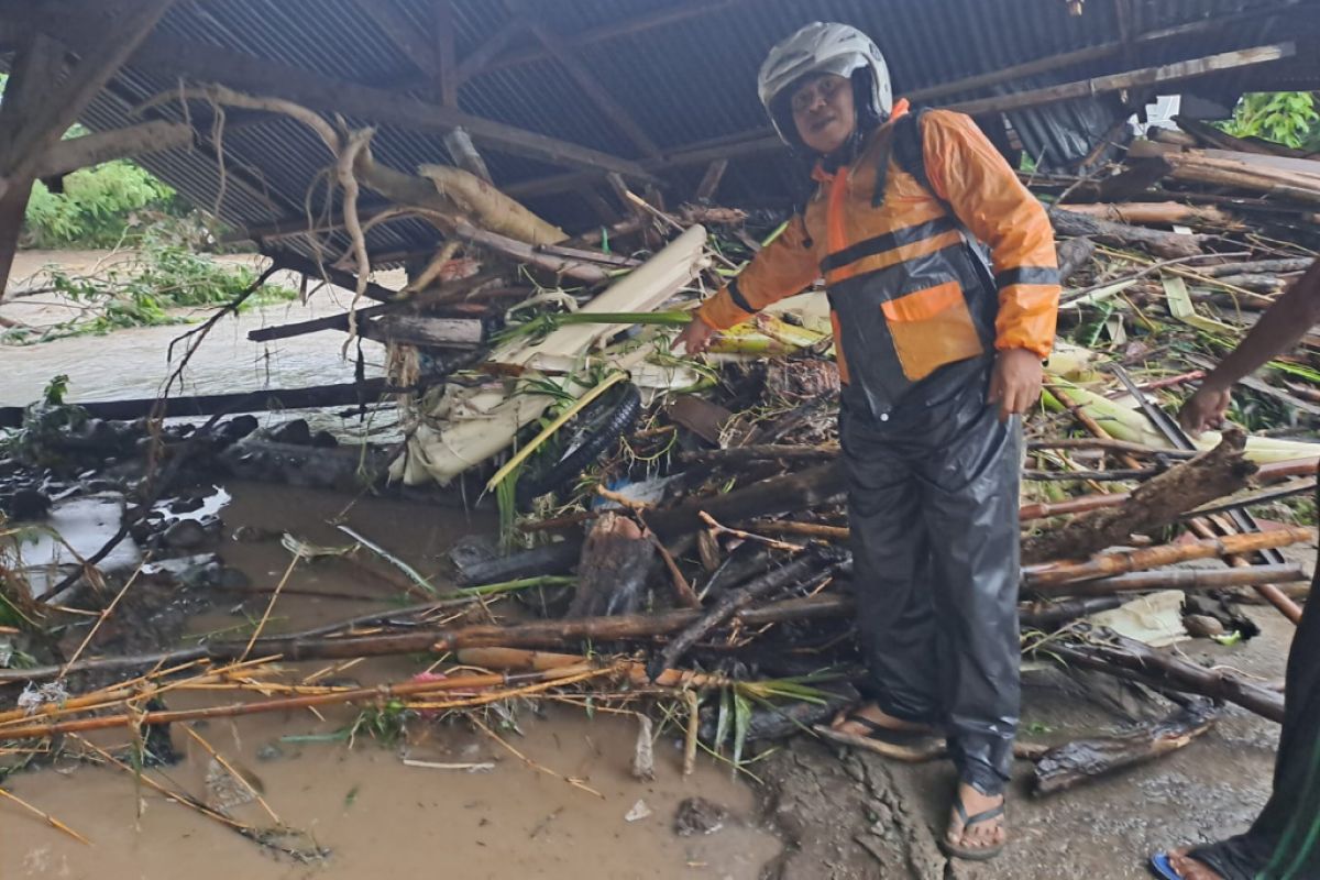Puluhan rumah di Sumbawa terendam banjir bandang
