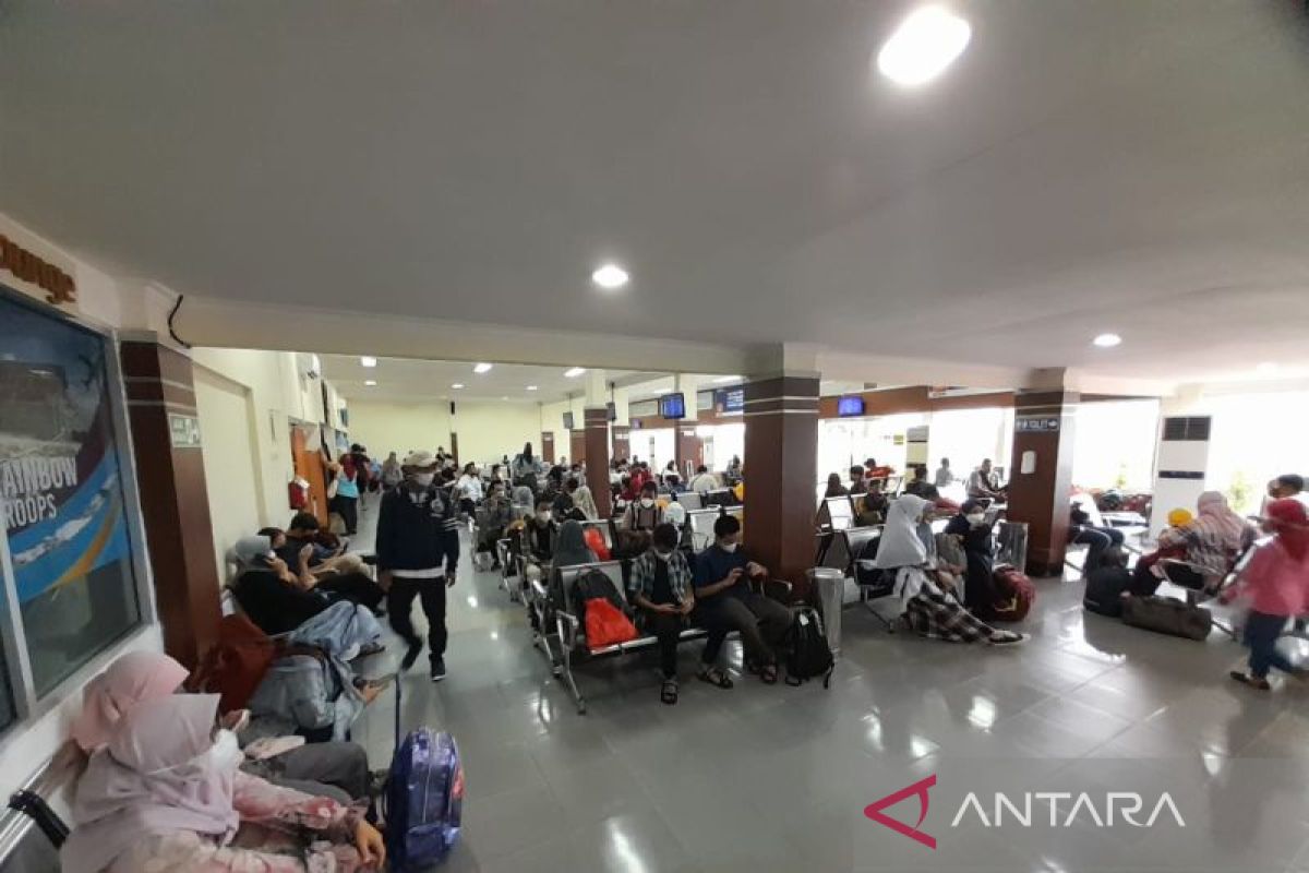 ARUS MUDIK- Bandara  Pangkalpinang optimalkan pelayanan atasi  penumpukan pemudik