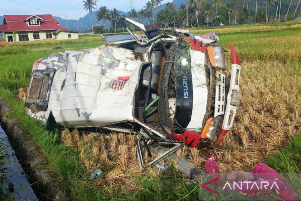 Bus Tintin Transport alami laka tunggal di Baso, satu penumpang tewas