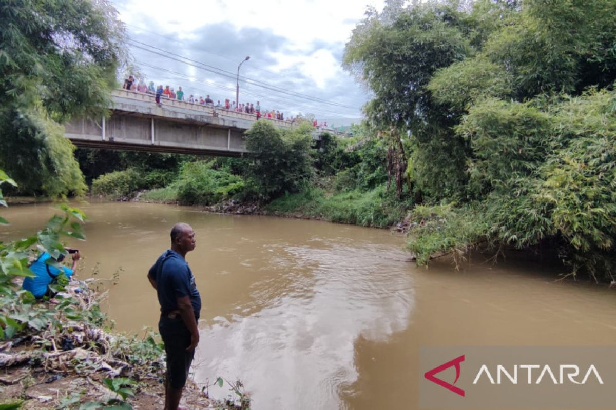 Satu anak meninggal dan satu hilang terseret arus sungai di Kudus Jateng