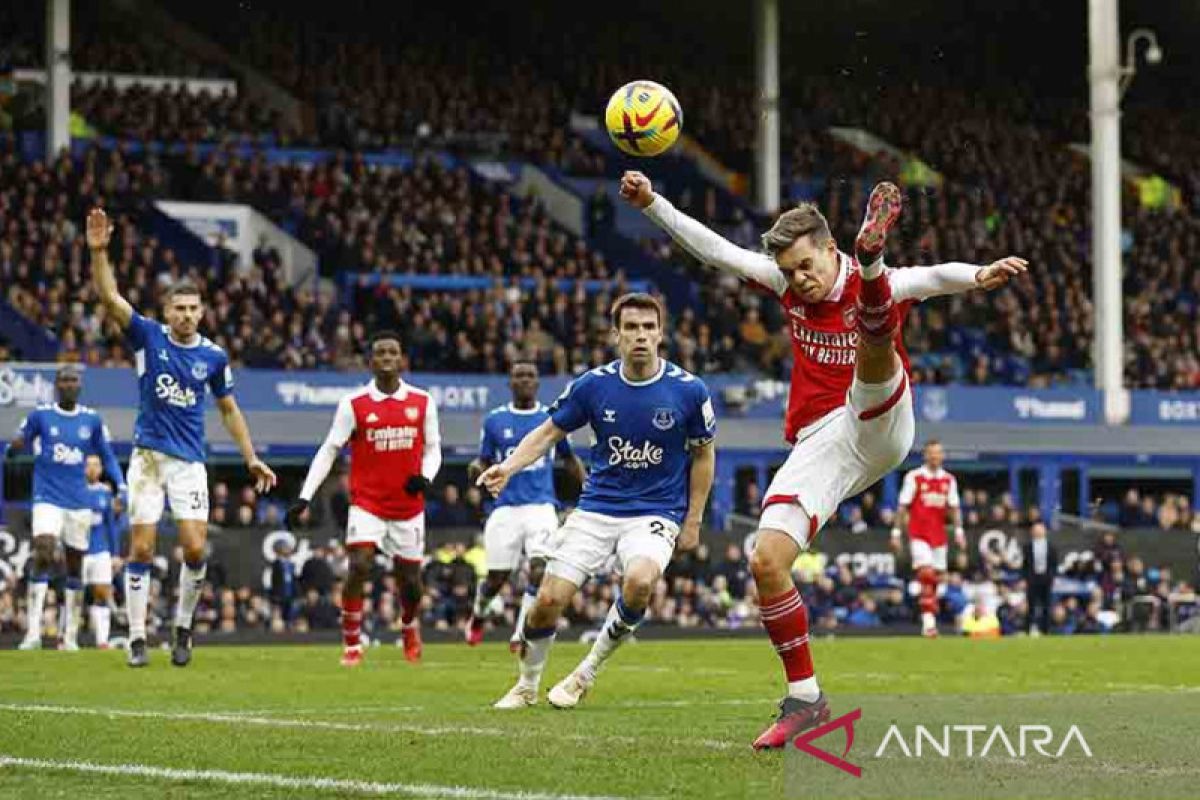 Arsenal sukses atasi perlawanan Aston Villa dengan skor 2-0